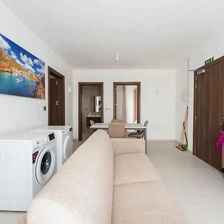 Vista Premium Maltese Hideaway - By Hostmt
