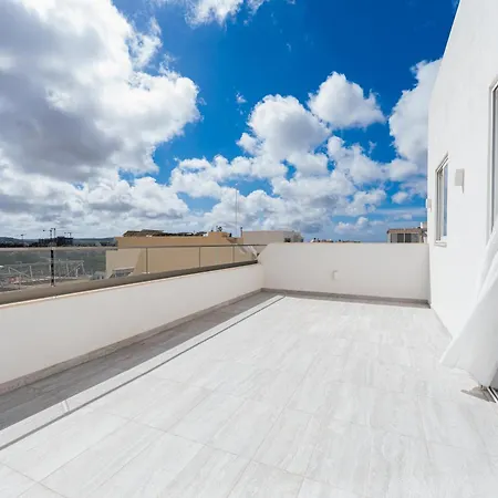 Vista Premium Maltese Hideaway - By Hostmt Lägenhet Gharghur